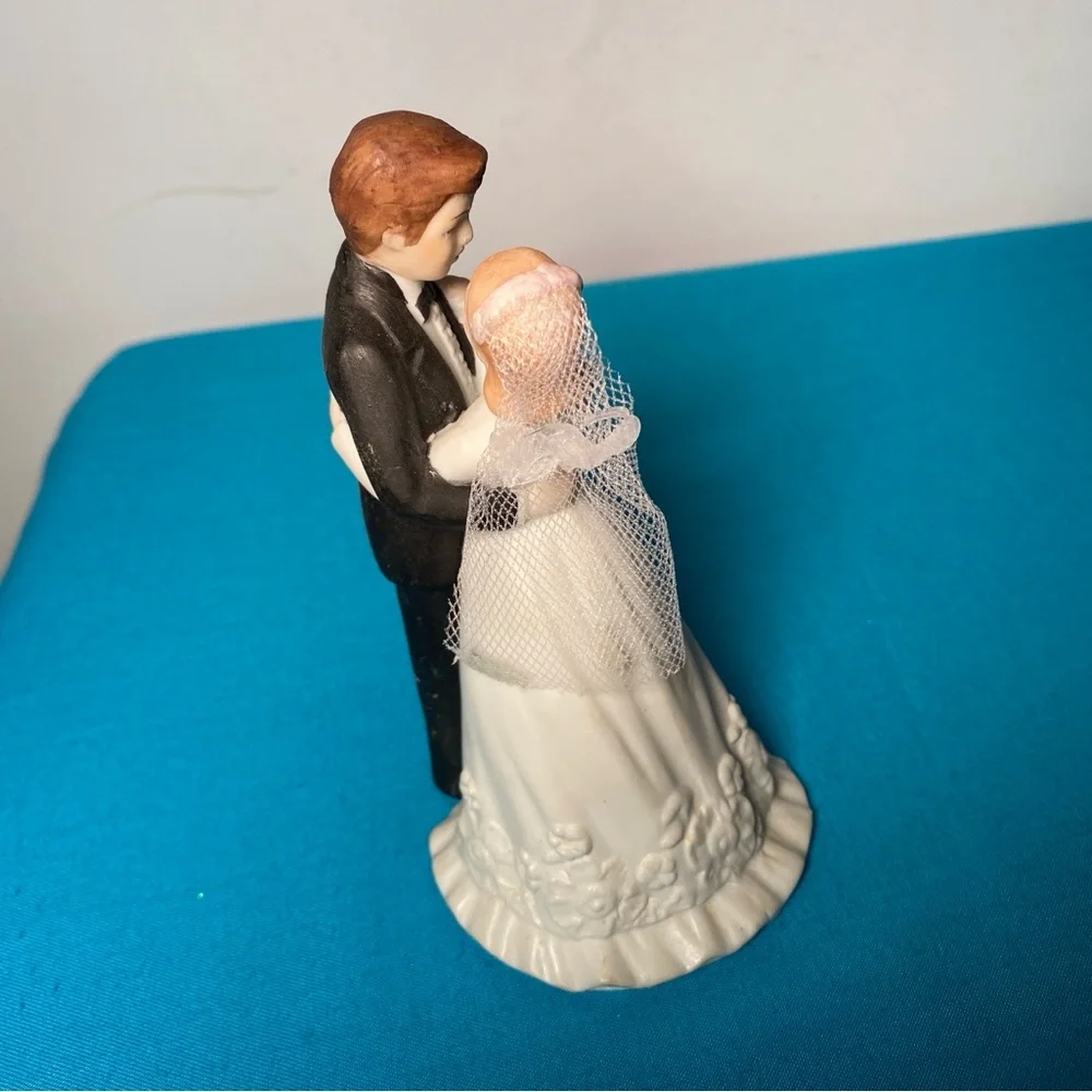 Lefton Romantic Bride and Groom Cake Topper